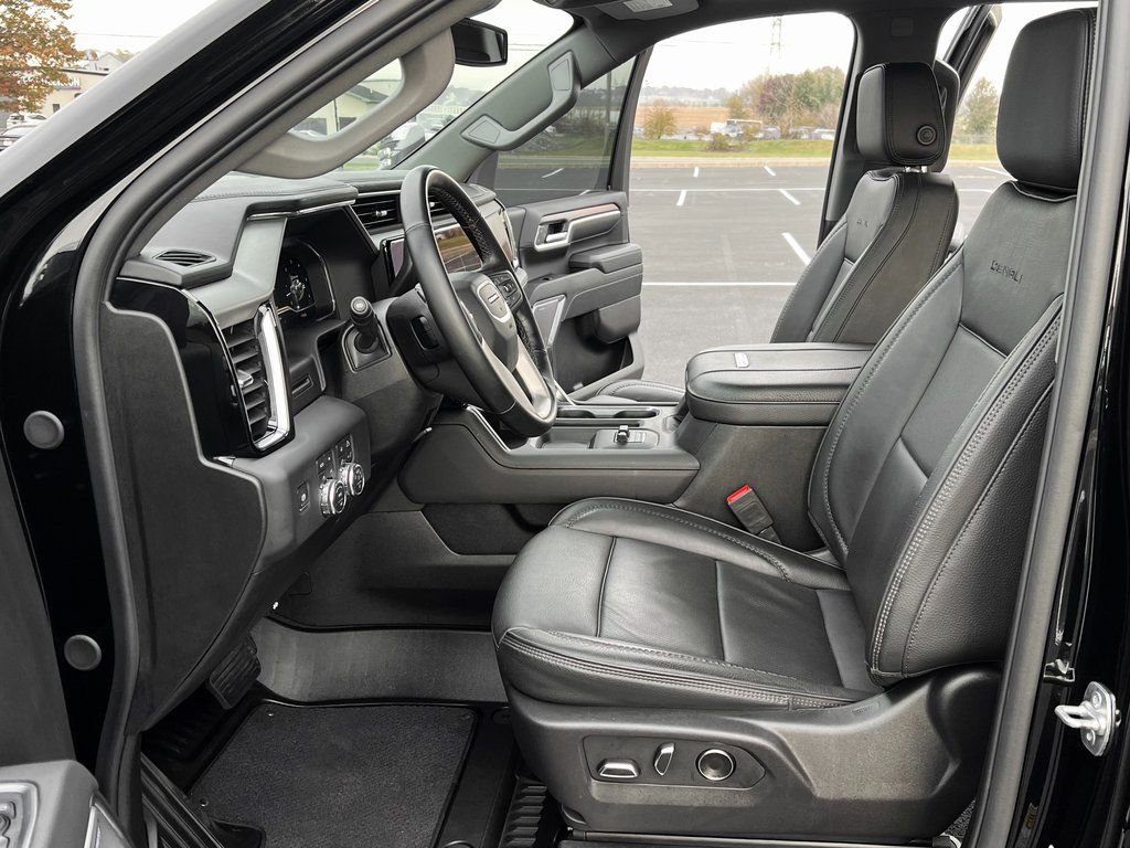 Used 2025 GMC Sierra 2500 Denali image 2