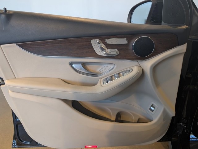 Used 2022 Mercedes-Benz GLC 300 4MATIC image 11