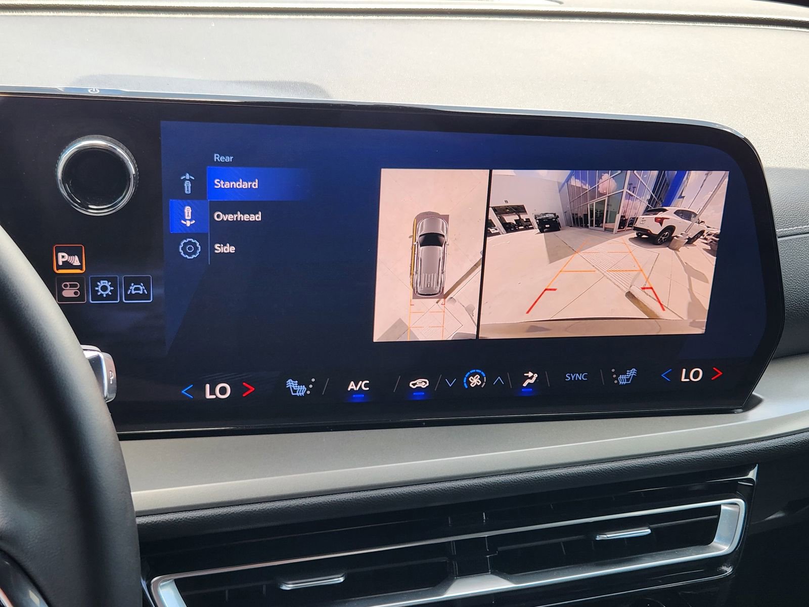 Used 2024 Chevrolet Traverse LT image 18