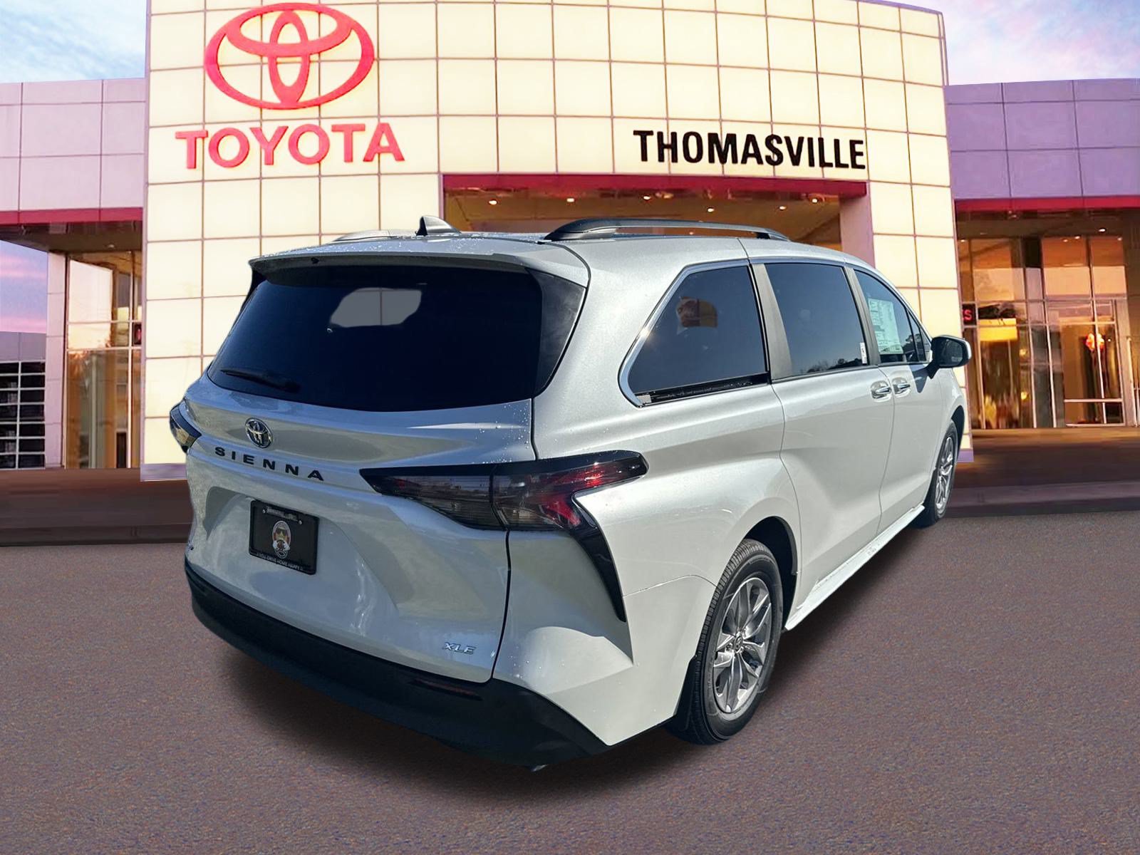 New 2025 Toyota Sienna XLE FWD image 5