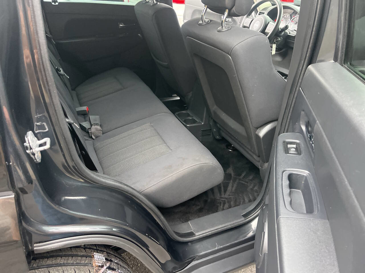 Used 2011 Jeep Liberty Sport image 25