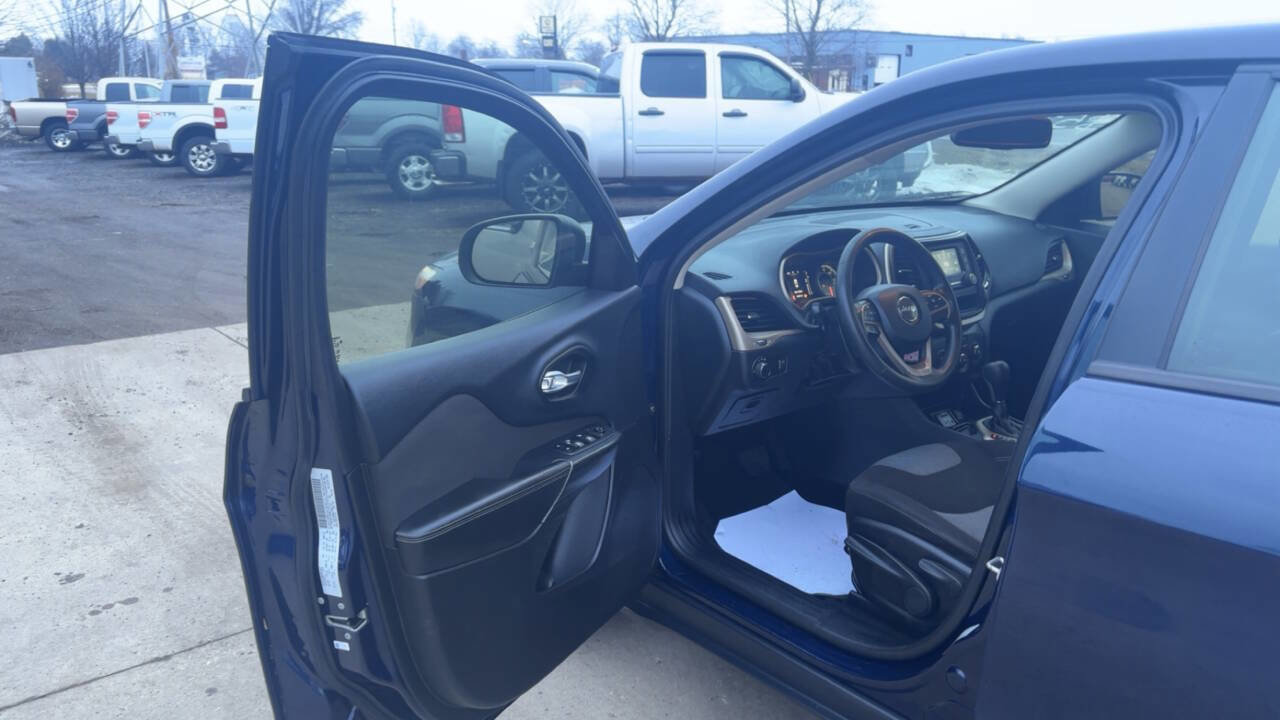 Used 2016 Jeep Cherokee Sport FWD image 16