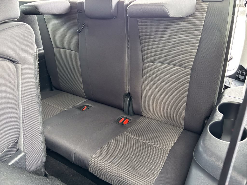 Used 2025 Toyota Highlander LE AWD/4WD image 45