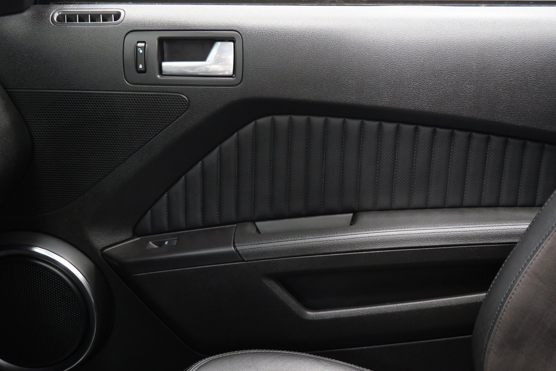 Used 2013 Ford Mustang Shelby GT500 RWD image 32