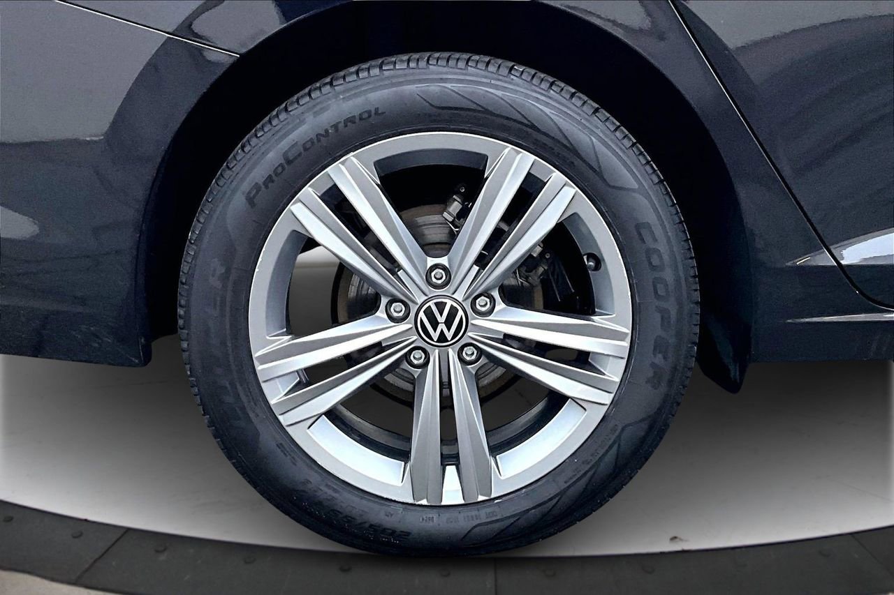 Used 2024 Volkswagen Jetta SE image 33