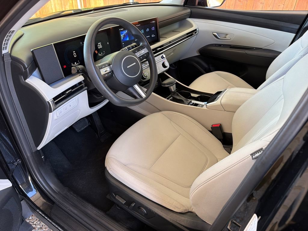 Used 2025 Hyundai Tucson SEL FWD image 2