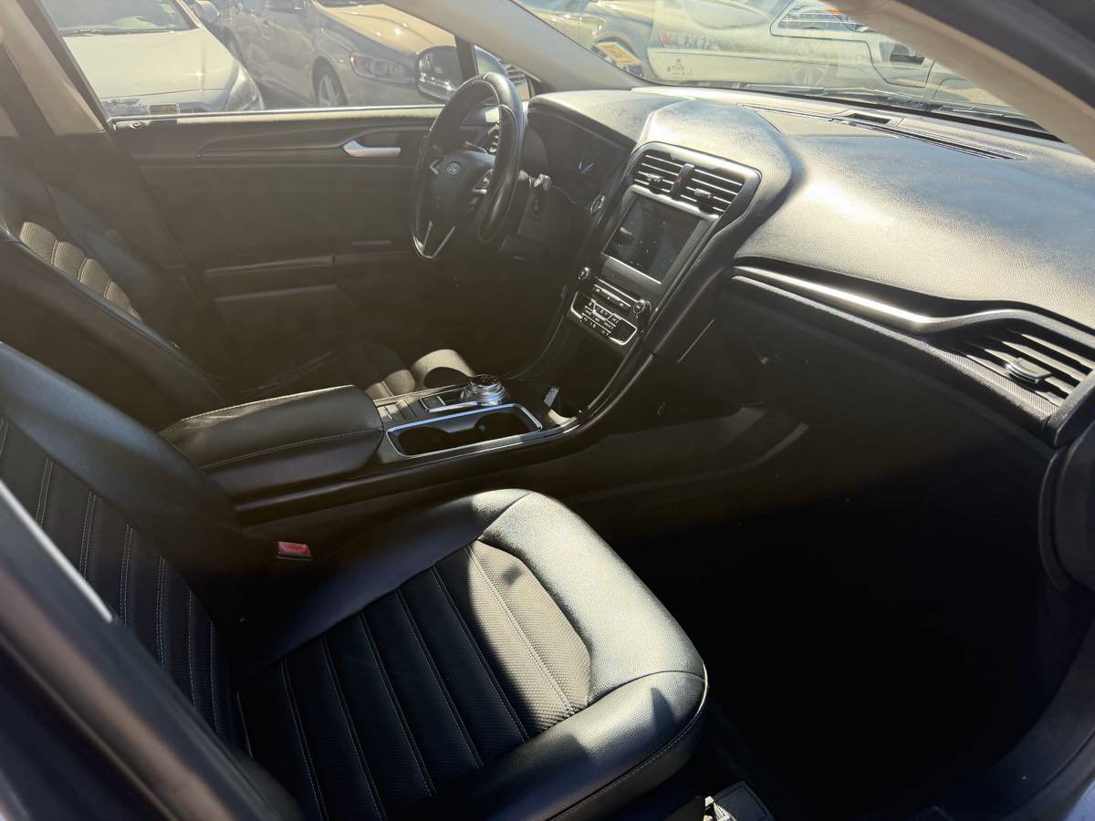 Used 2018 Ford Fusion SE w/ Equipment Group 601A FWD image 14