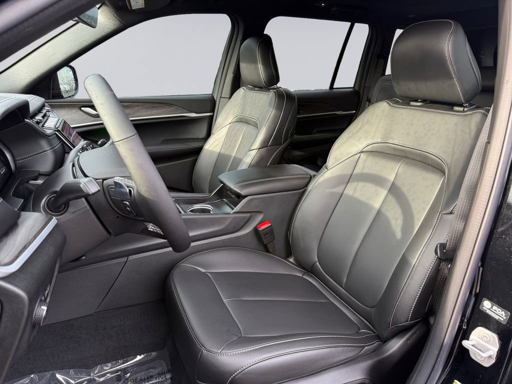 New 2025 Jeep Grand Cherokee Limited w/ Trailer Tow Package image 12