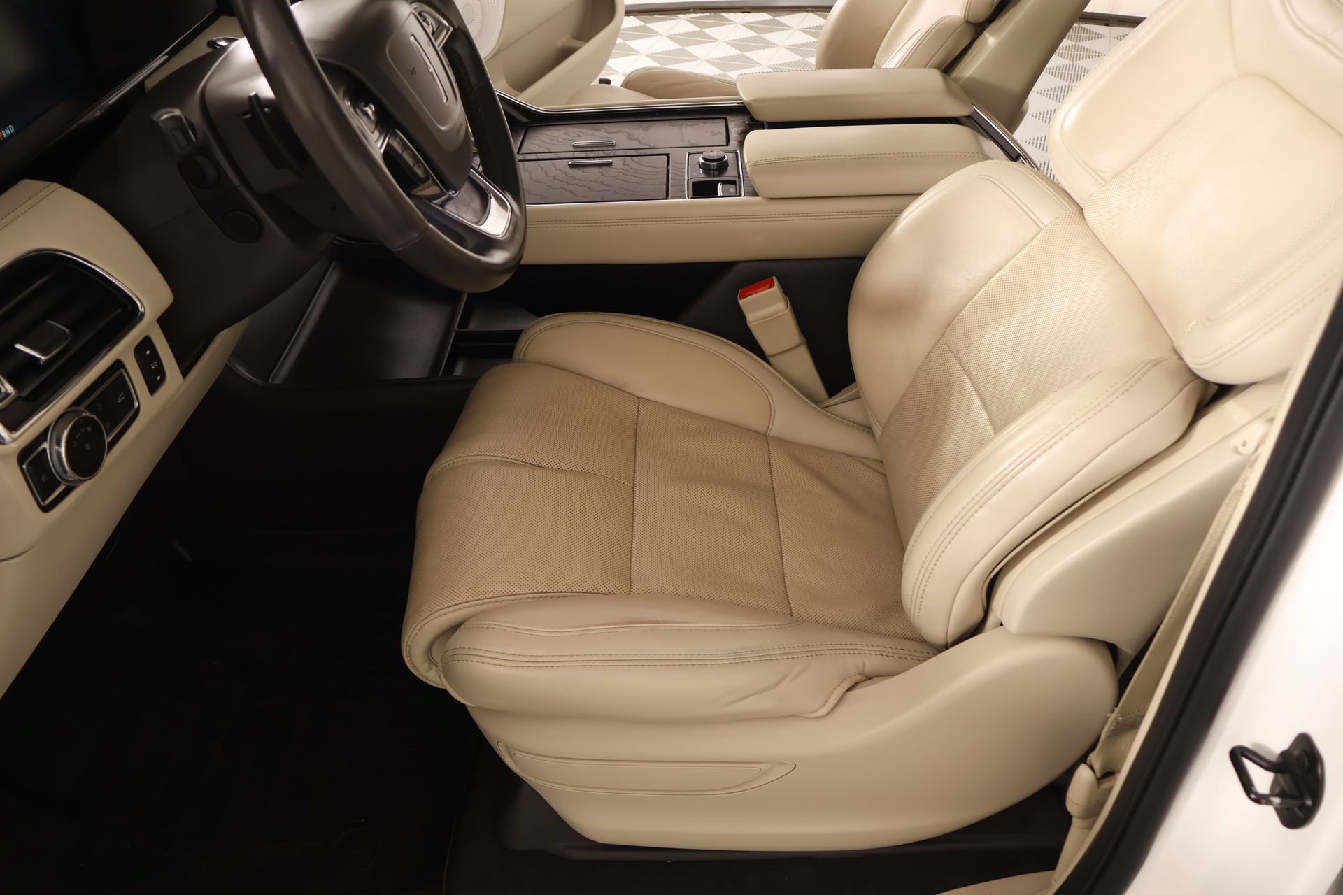 Used 2020 Lincoln Navigator Reserve w/ Luxury Package AWD/4WD image 12