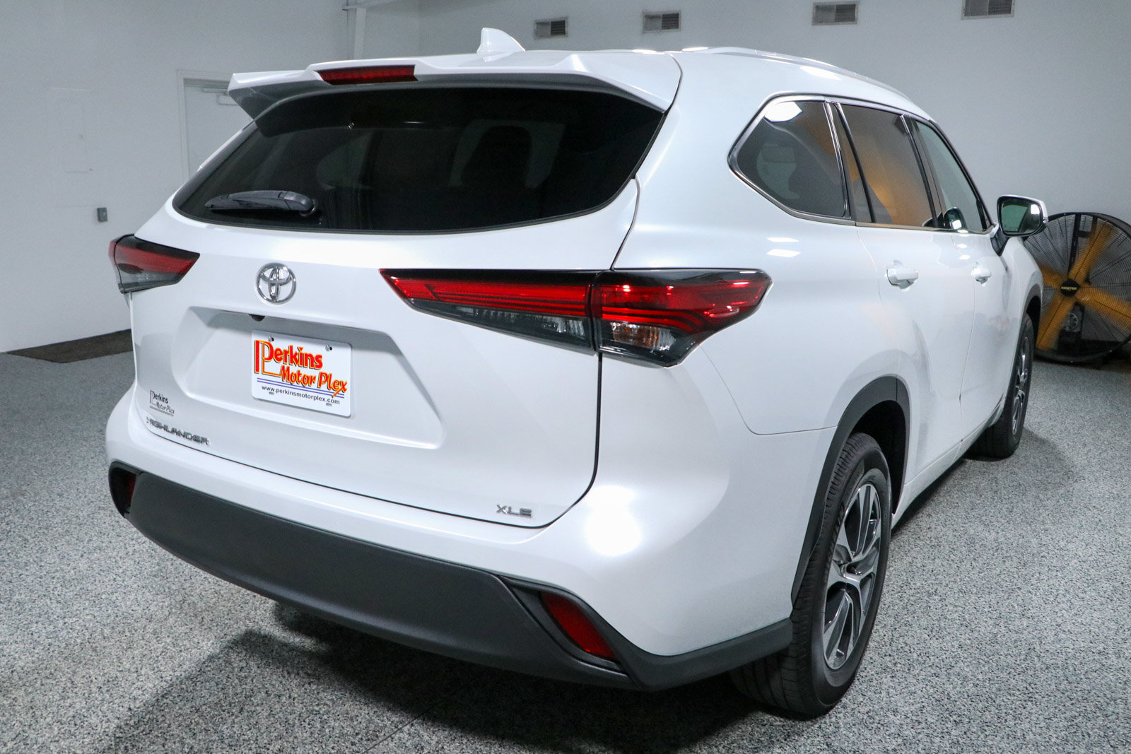 Used 2022 Toyota Highlander XLE FWD image 7