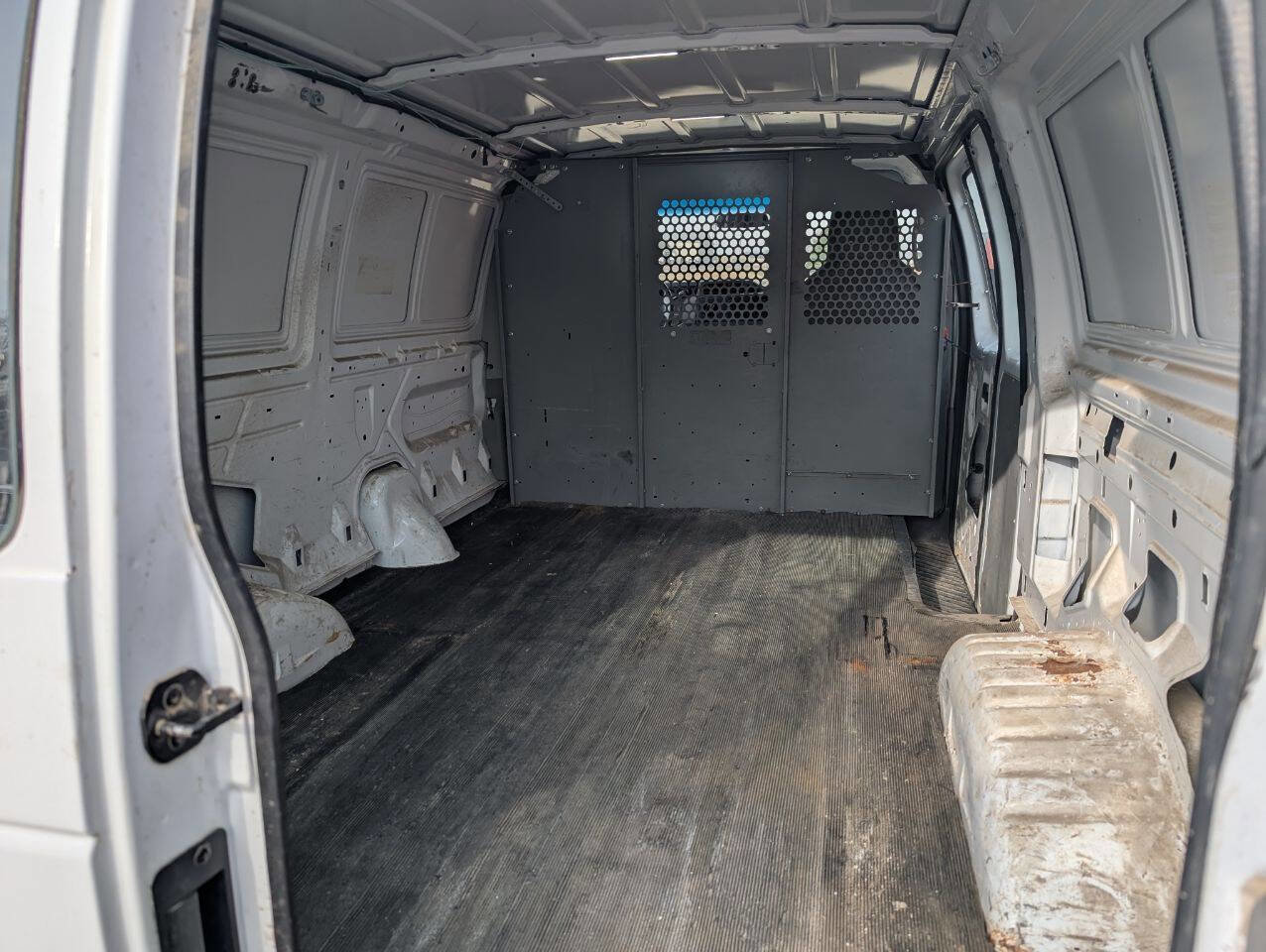 Used 2010 Ford E-250 and Econoline 250 RWD image 7