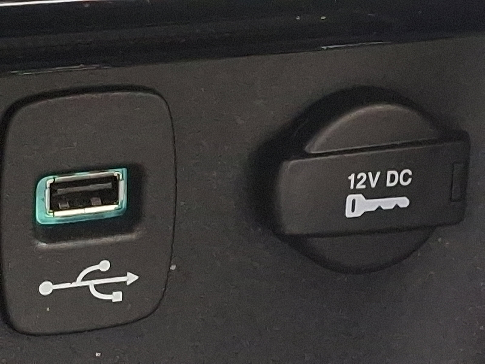 Used 2013 Chrysler 200 Limited w/ Sun/Sound Group image 24