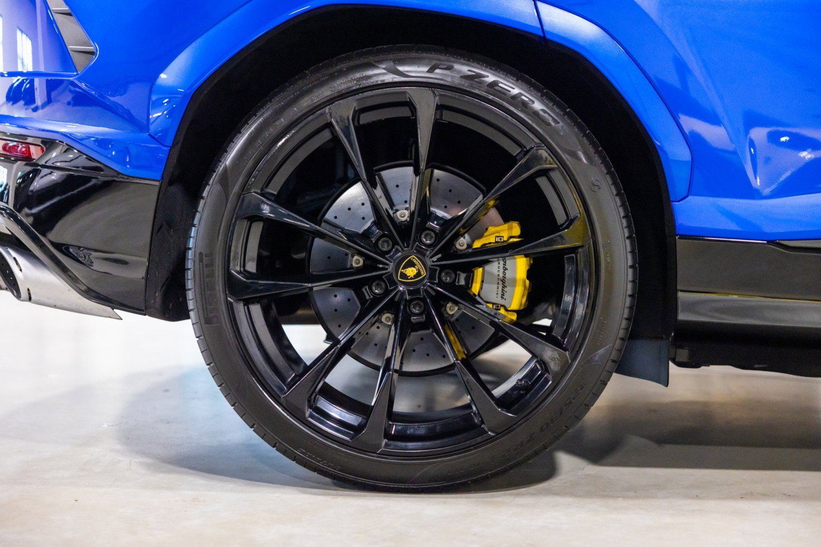 Used 2022 Lamborghini Urus AWD/4WD image 25