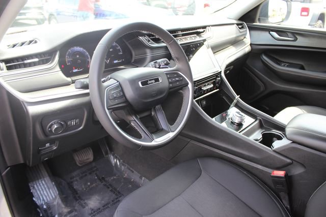 Used 2023 Jeep Grand Cherokee L Laredo AWD/4WD image 3
