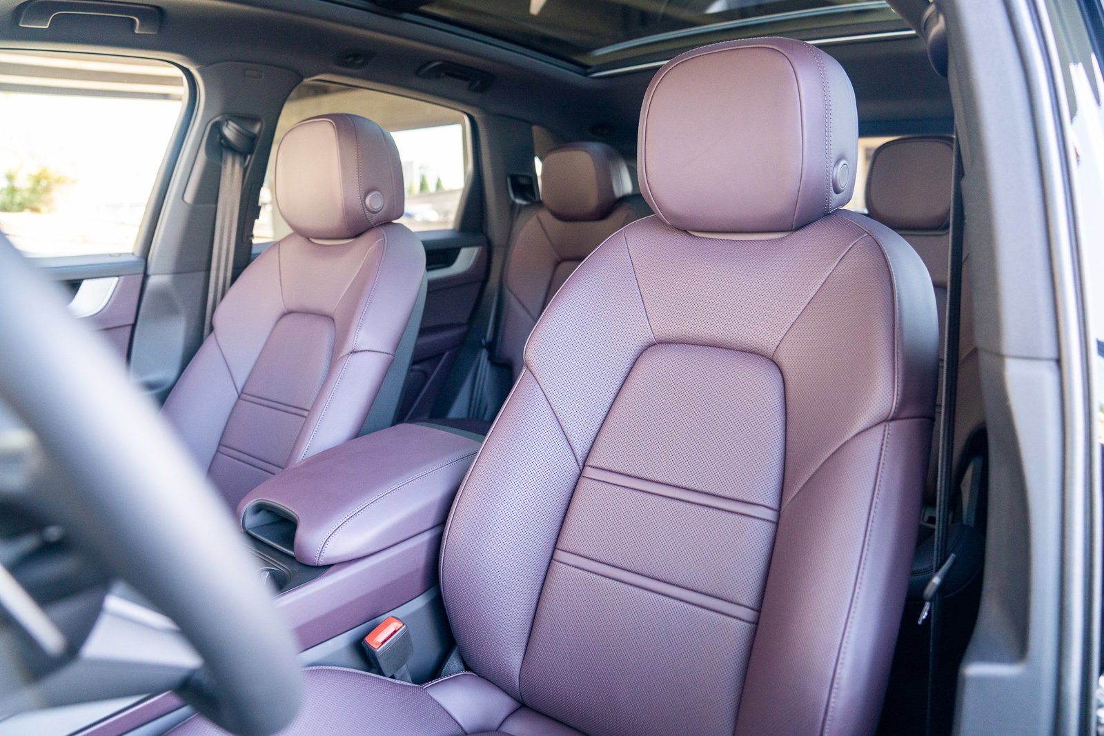 Certified 2025 Porsche Cayenne AWD/4WD image 5