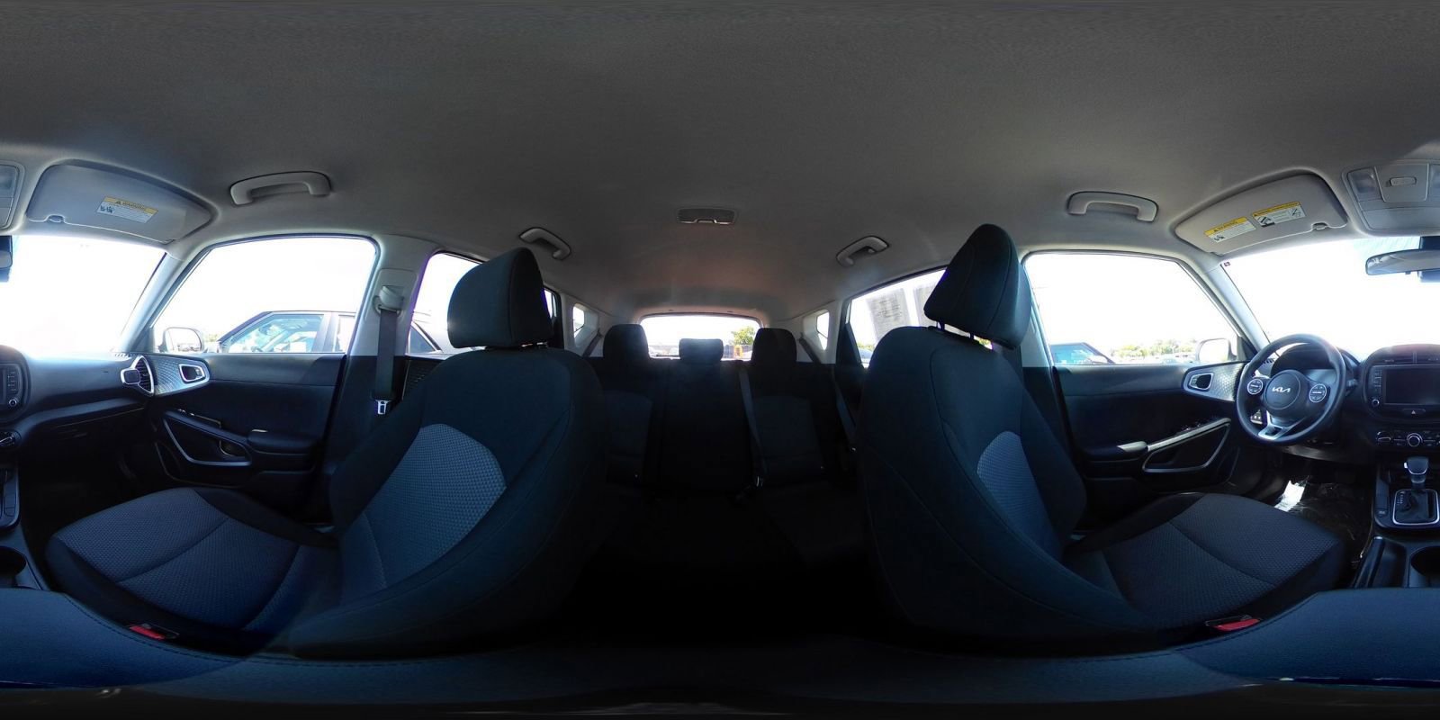 Used 2025 Kia Soul LX w/ LX Technology Package FWD image 40
