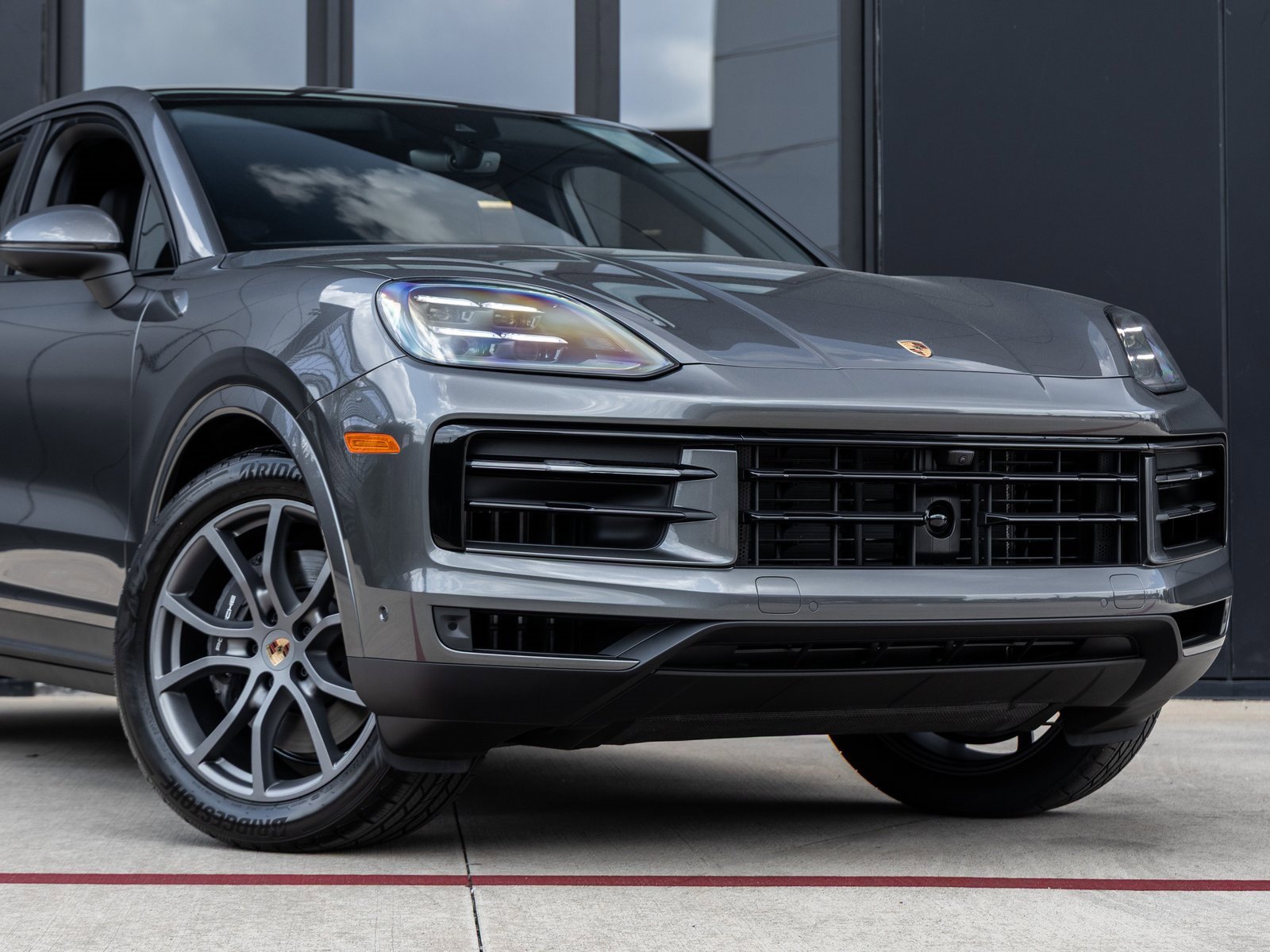 Certified 2025 Porsche Cayenne Coupe image 9