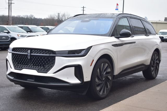 Used 2024 Lincoln Nautilus Reserve w/ Equipment Group 202A image 18