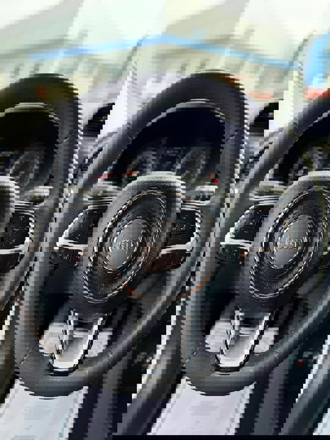 Used 2018 Jeep Renegade Latitude AWD/4WD image 13