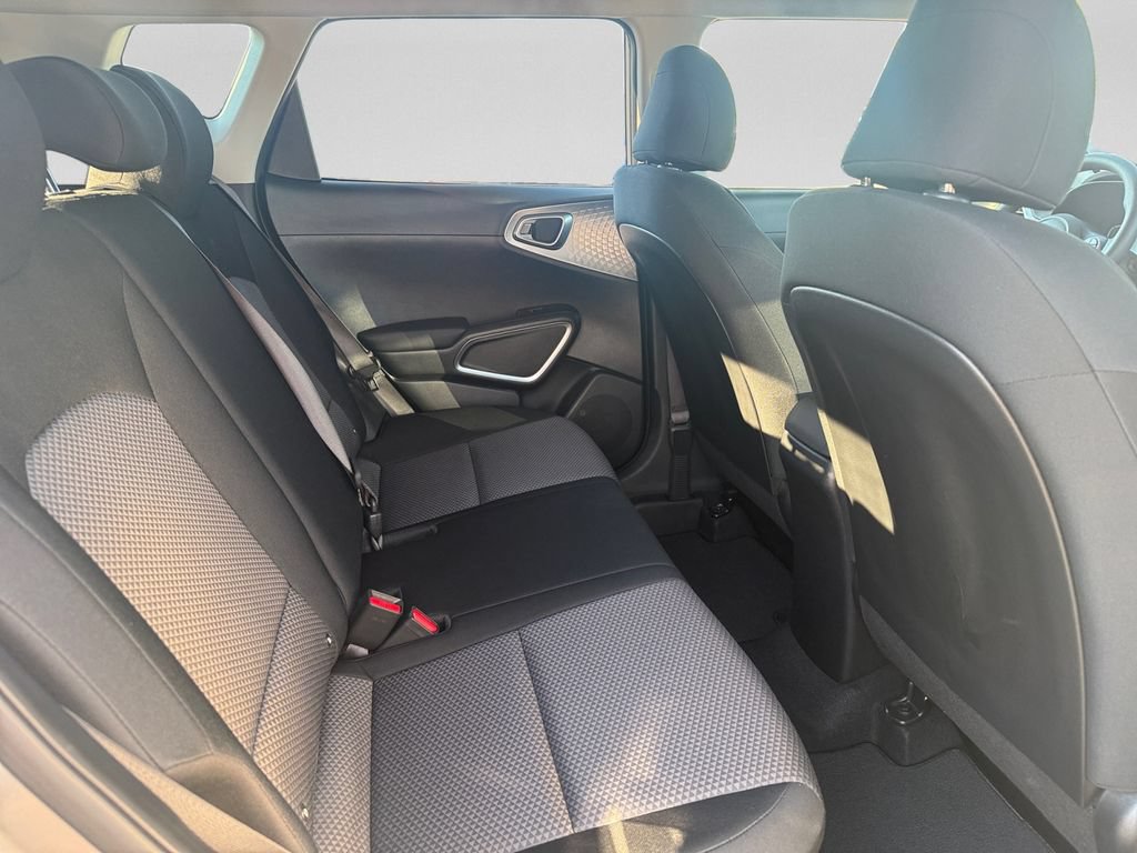 Used 2025 Kia Soul LX w/ LX Technology Package FWD image 16