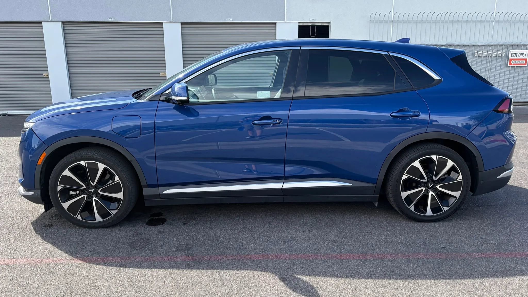 Used 2023 VinFast VF 8 Plus AWD/4WD image 2