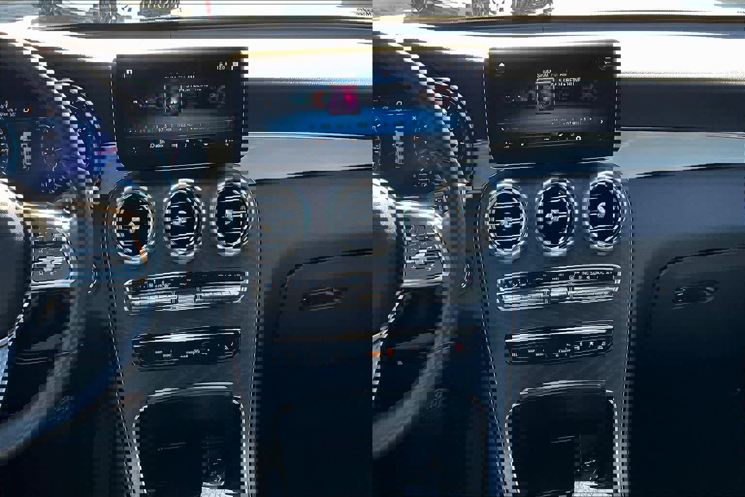 Used 2022 Mercedes-Benz GLC 300 w/ Premium Package Lite image 6