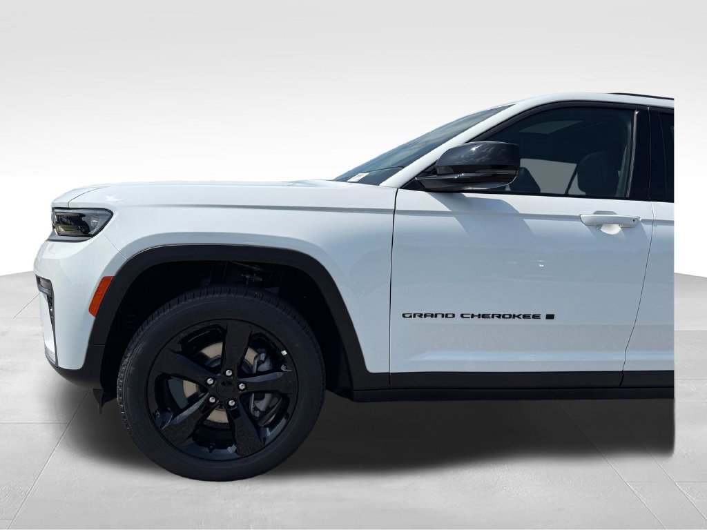 New 2026 Jeep Grand Cherokee Limited w/ Limited Altitude Package AWD/4WD image 24