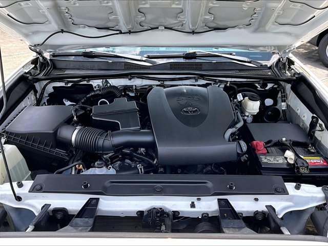 Used 2020 Toyota Tacoma SR5 RWD image 11