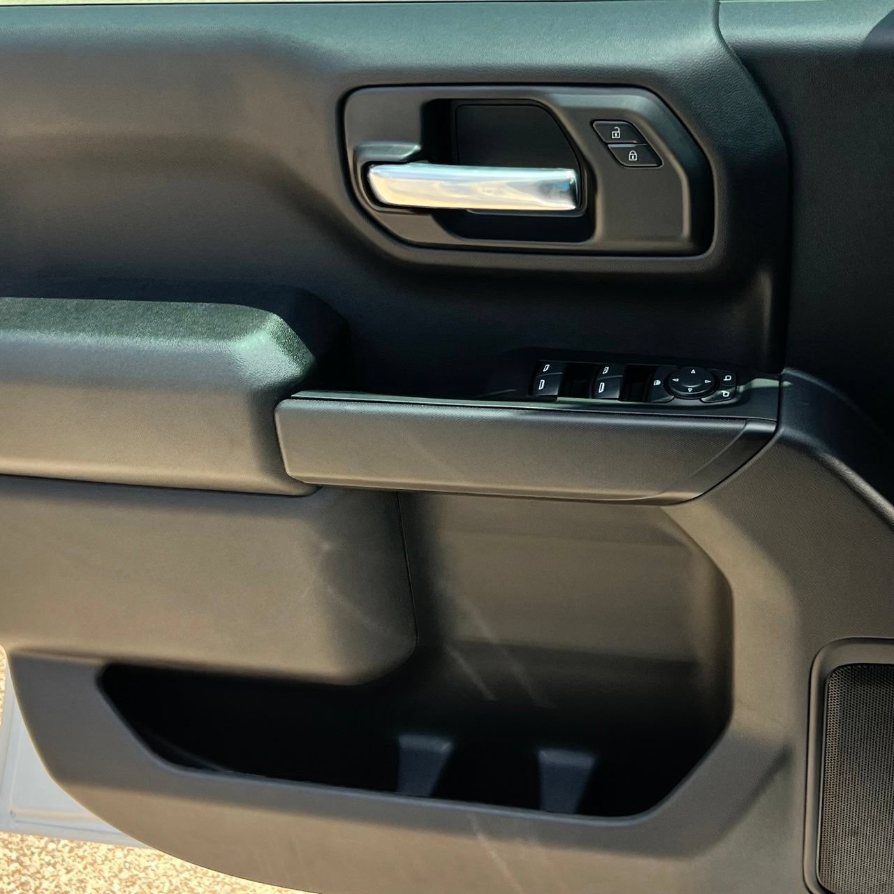 New 2026 Chevrolet Silverado 1500 Custom w/ LPO, Dark Essentials Package AWD/4WD image 21