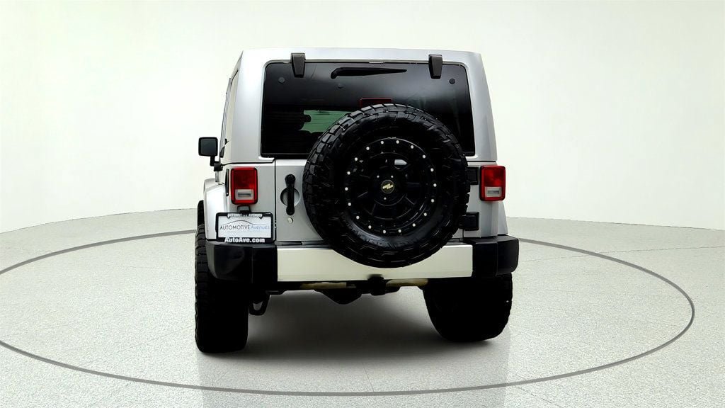 Used 2015 Jeep Wrangler Unlimited Sahara w/ Connectivity Group AWD/4WD image 6