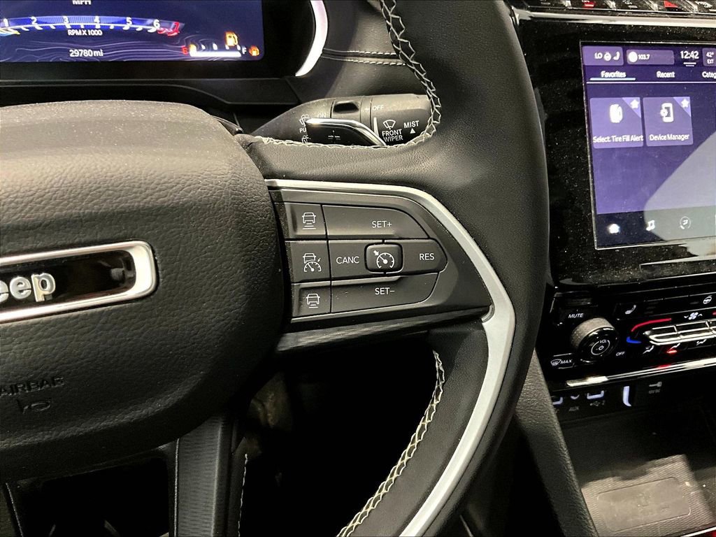 Used 2023 Jeep Grand Cherokee Altitude image 19