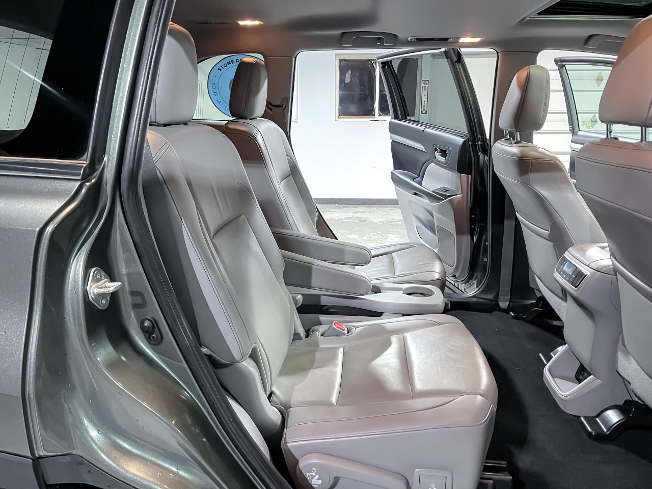 Used 2019 Toyota Highlander XLE image 19