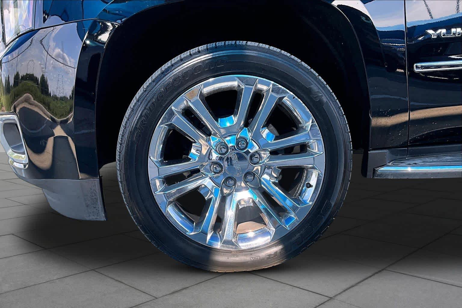 Used 2017 GMC Yukon XL SLT w/ Premium Edition RWD image 11