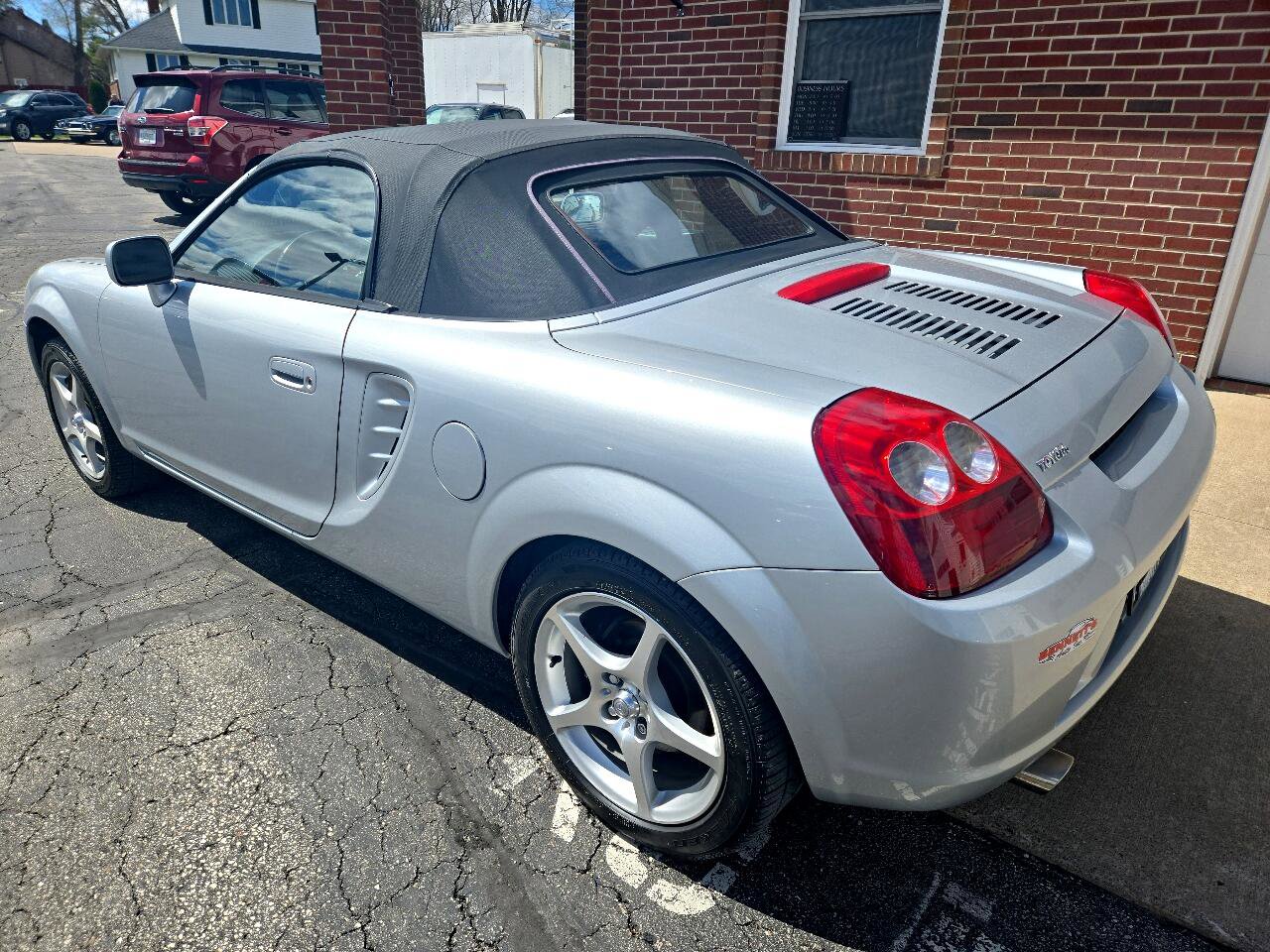 Used 2003 Toyota MR2 image 3