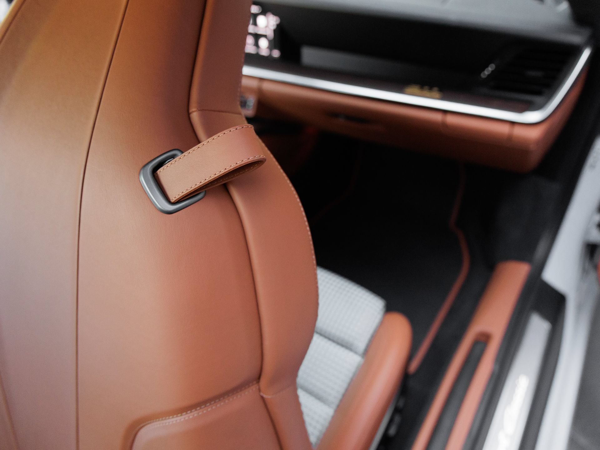 Certified 2023 Porsche 911 Sport Classic RWD image 39