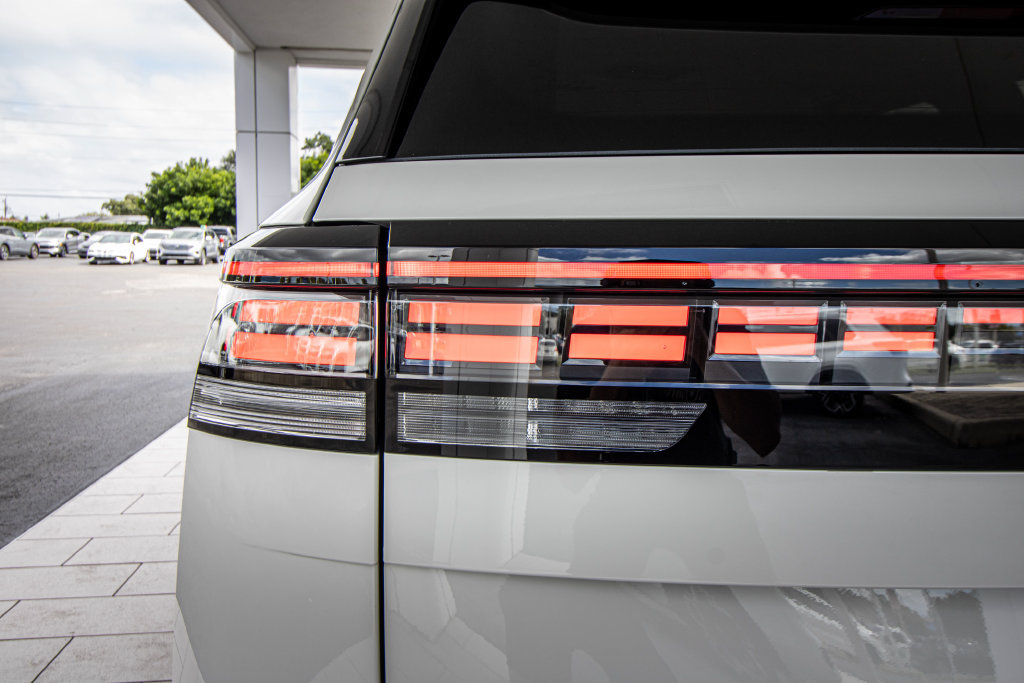 New 2027 Volkswagen Atlas SE FWD image 13
