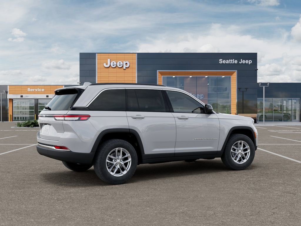 New 2026 Jeep Grand Cherokee Laredo image 4