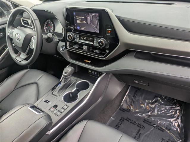 Used 2023 Toyota Highlander XLE image 27