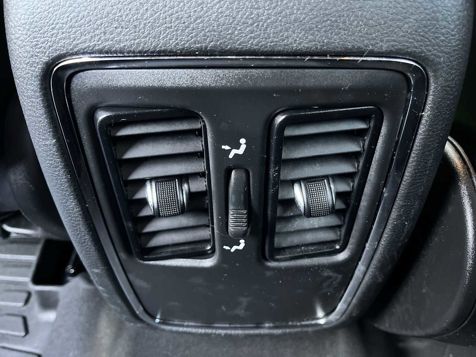 Used 2020 Jeep Grand Cherokee Laredo image 20