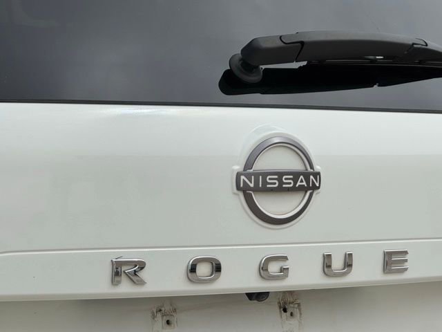 Used 2023 Nissan Rogue S image 12