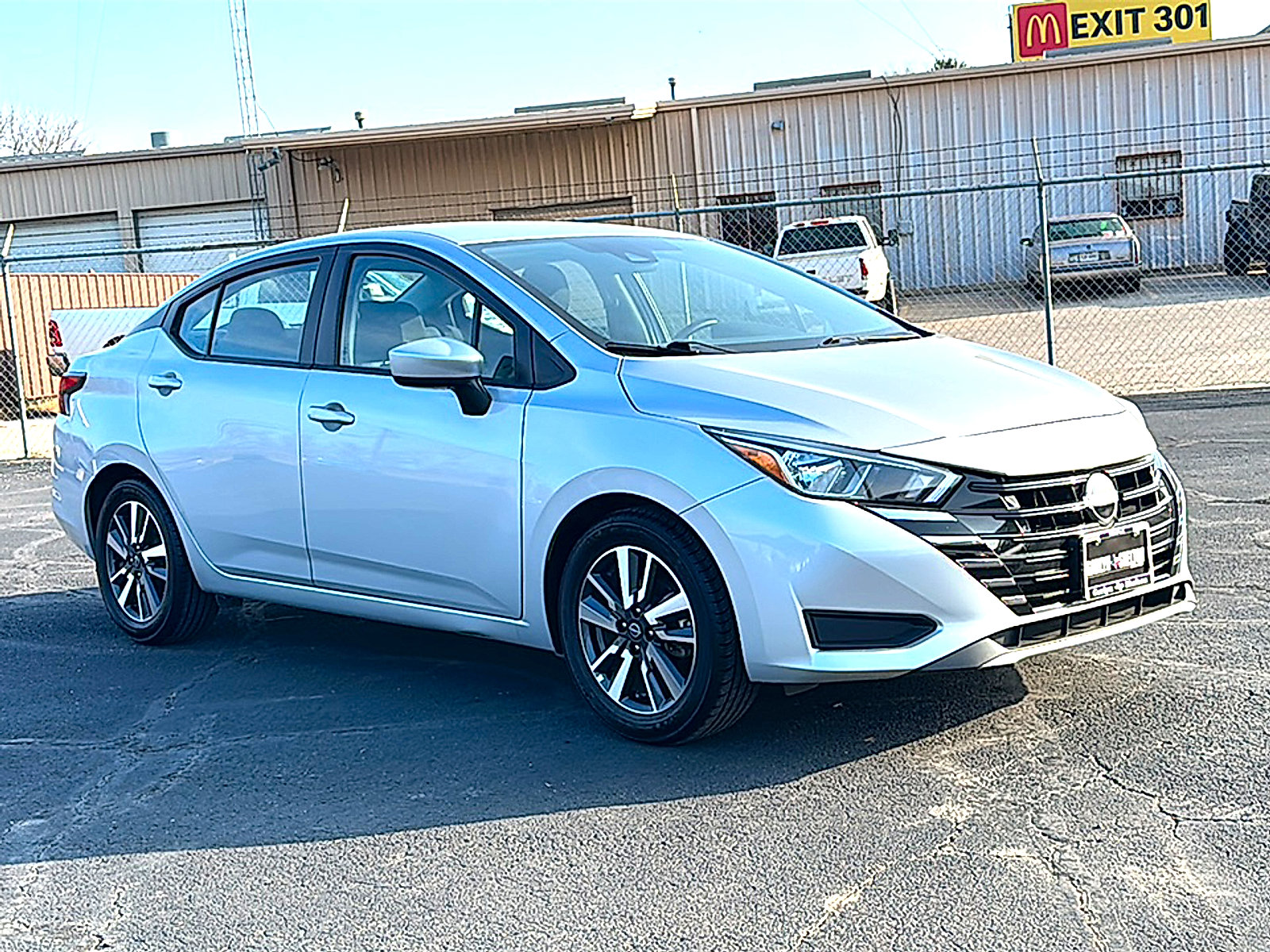 Used 2023 Nissan Versa SV image 10