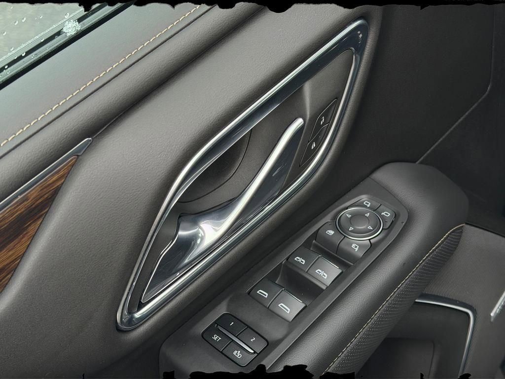 Used 2023 Chevrolet Suburban Premier image 17