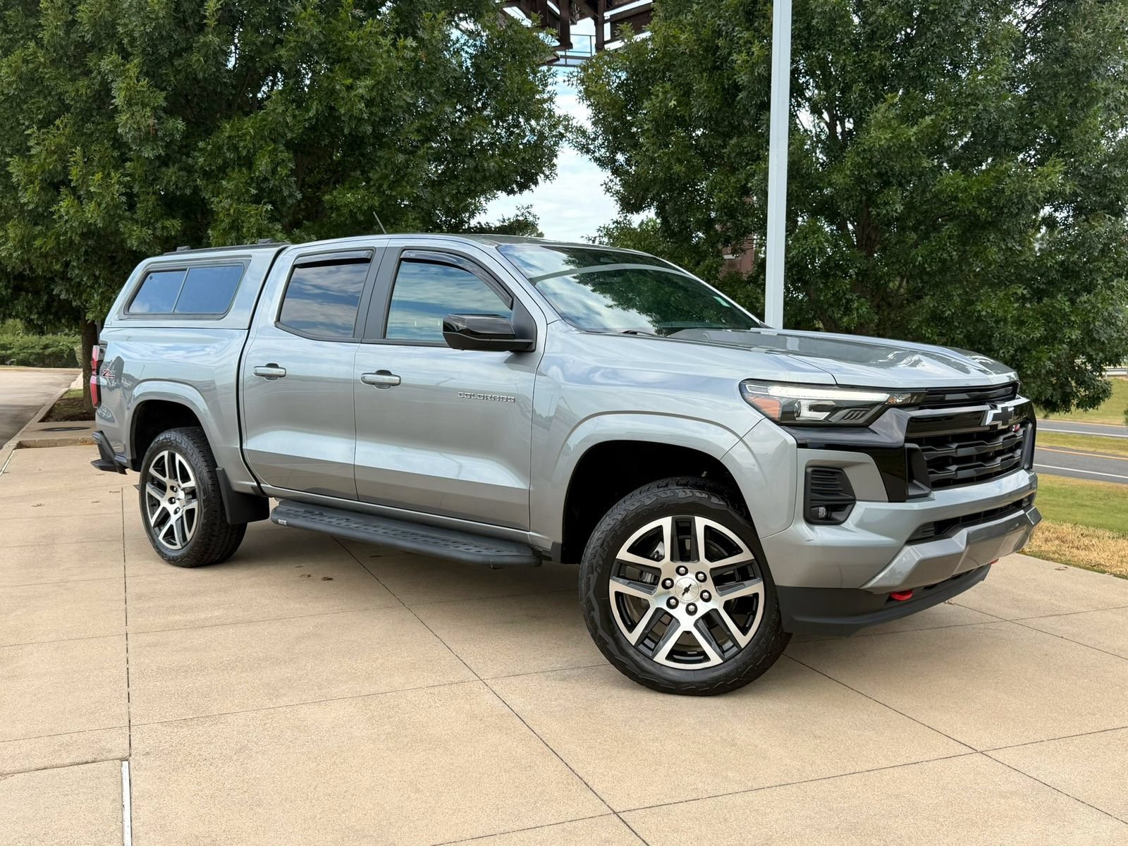 Used 2023 Chevrolet Colorado Z71 w/ Z71 Convenience Package 2