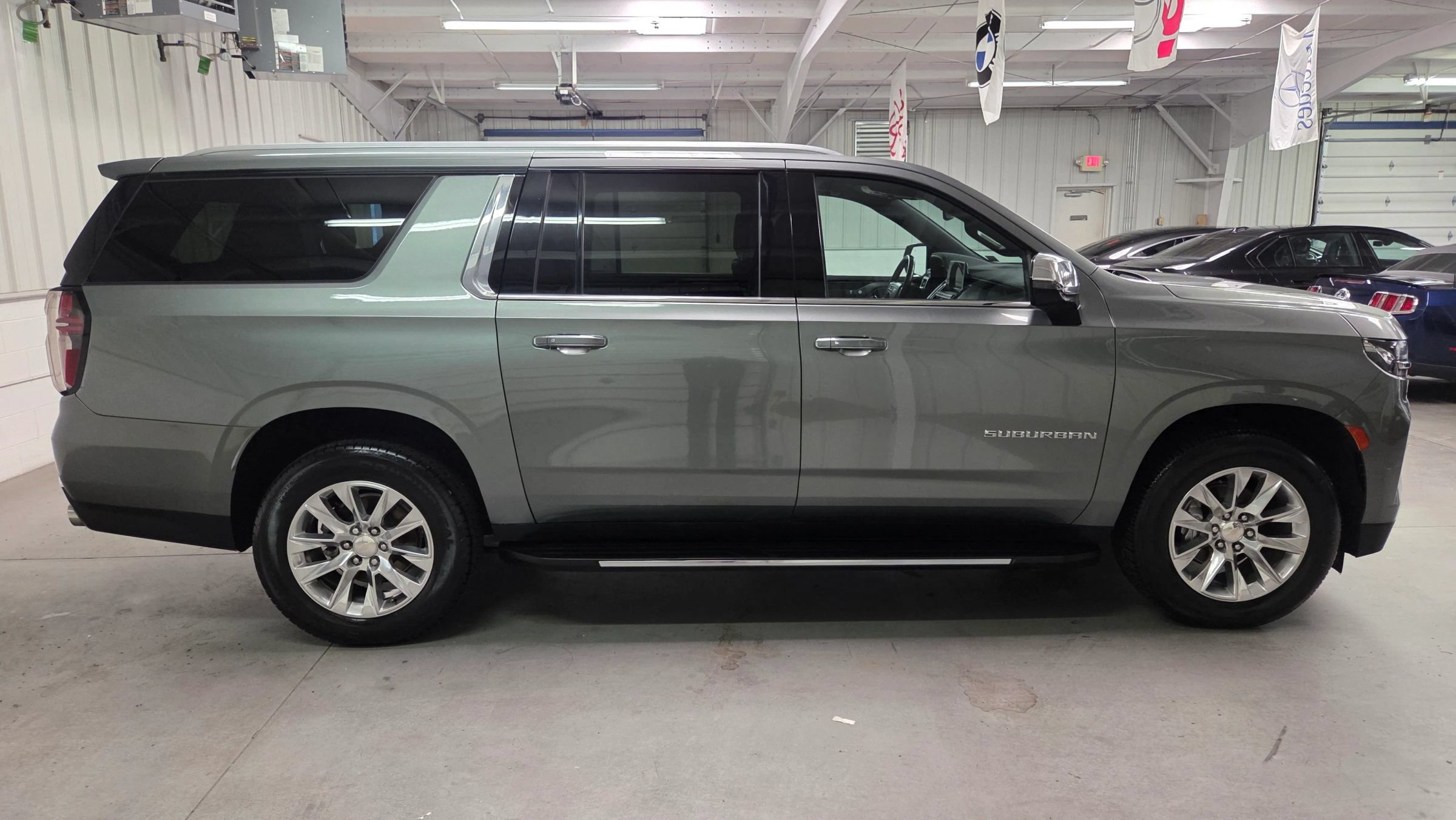 Used 2023 Chevrolet Suburban Premier RWD image 9
