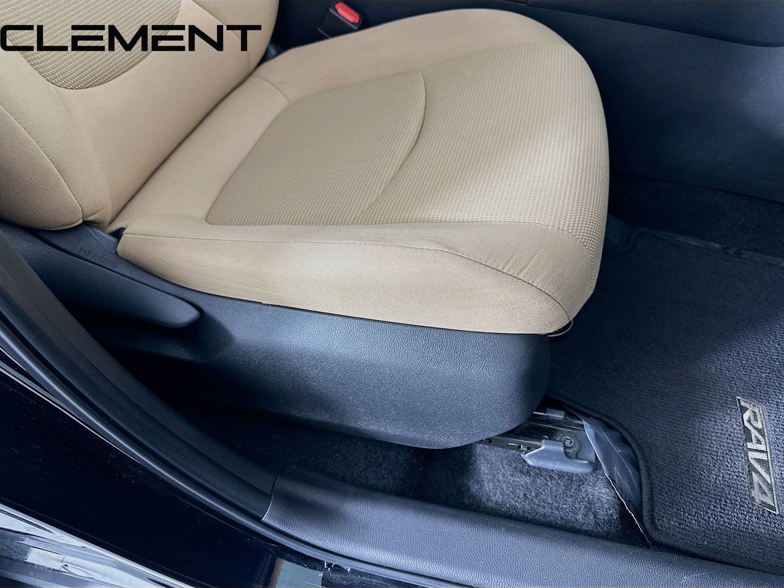 Used 2022 Toyota RAV4 LE image 31