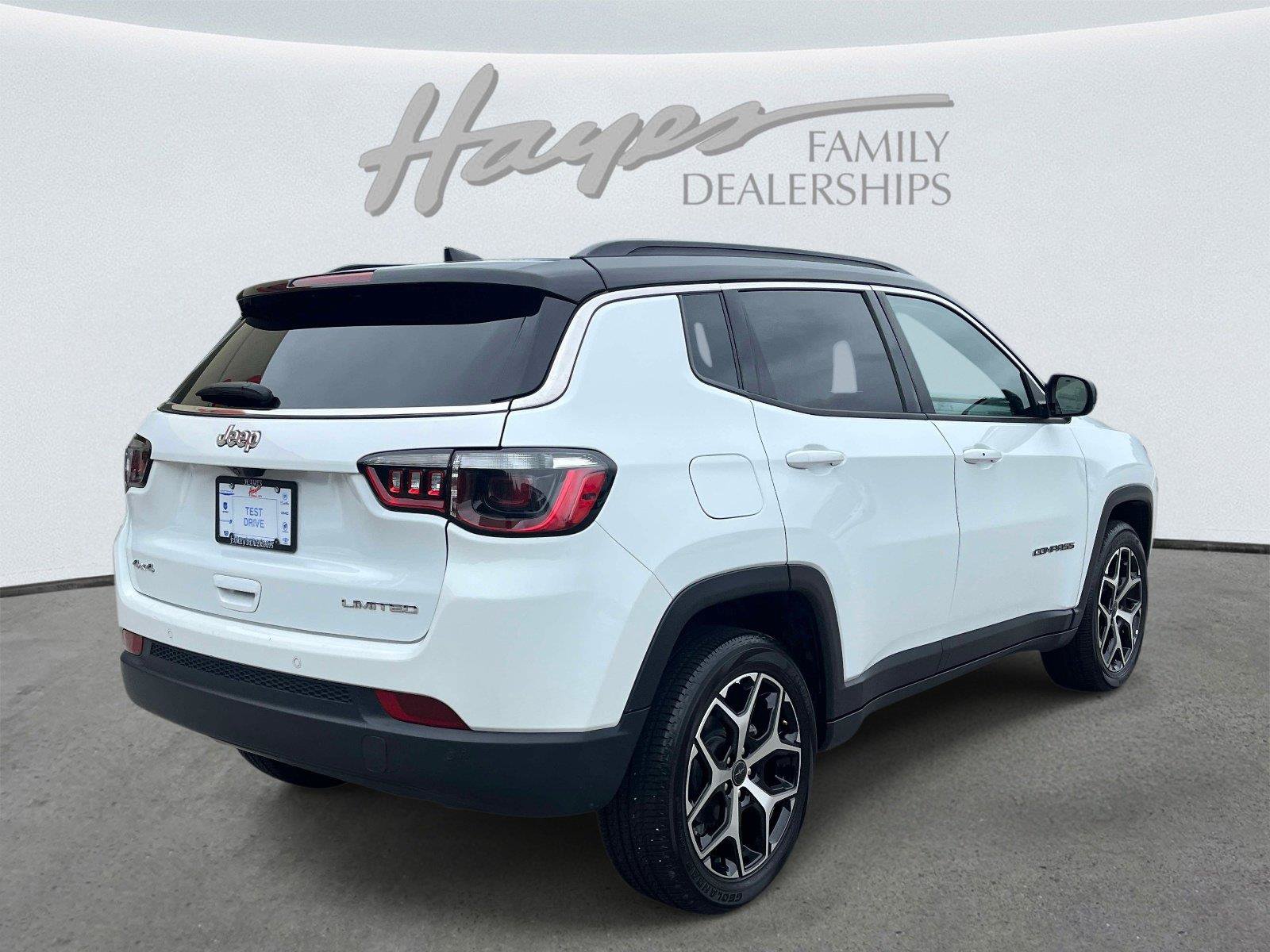 Used 2025 Jeep Compass Limited AWD/4WD image 3