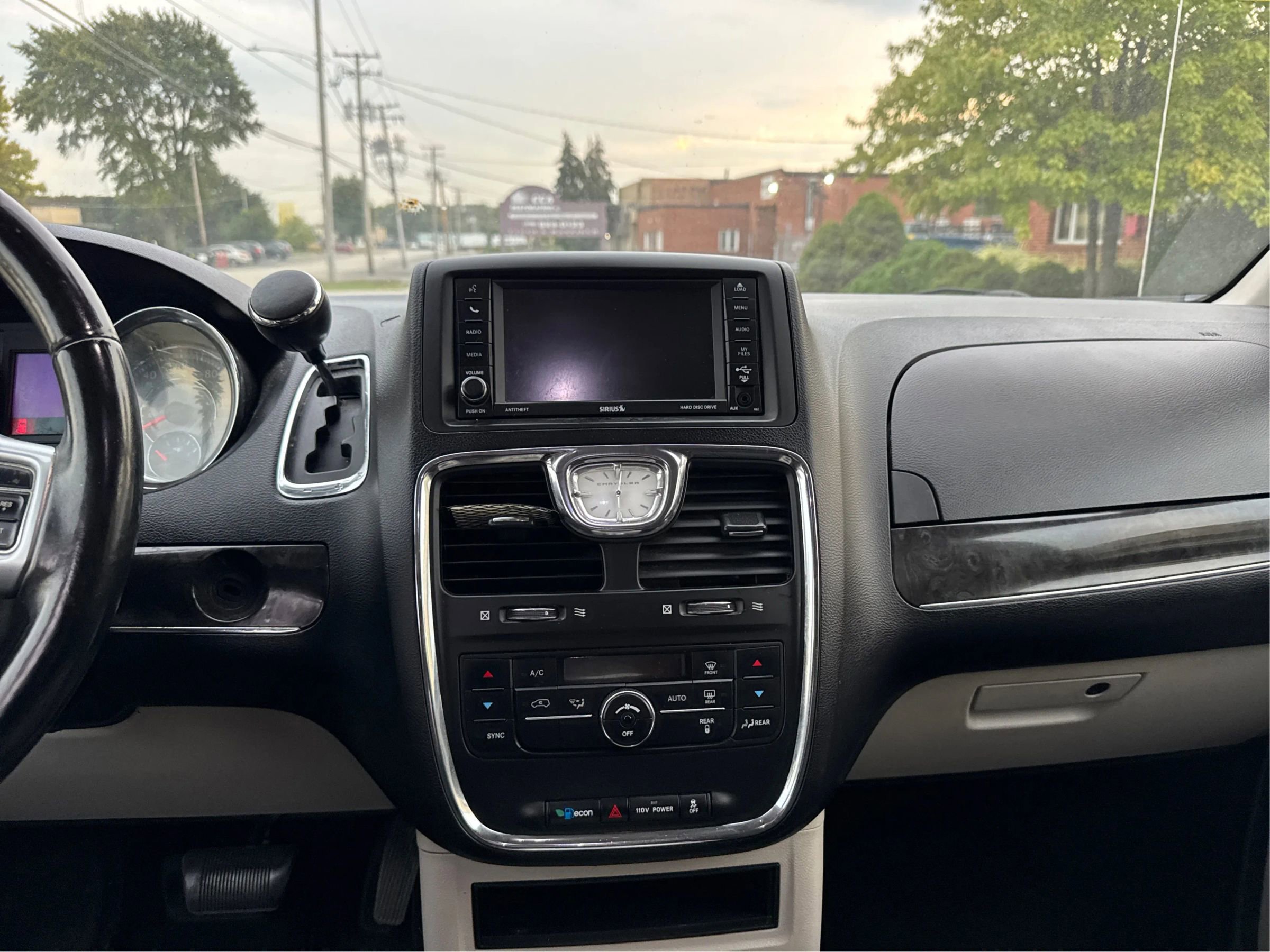 Used 2012 Chrysler Town & Country Touring image 15