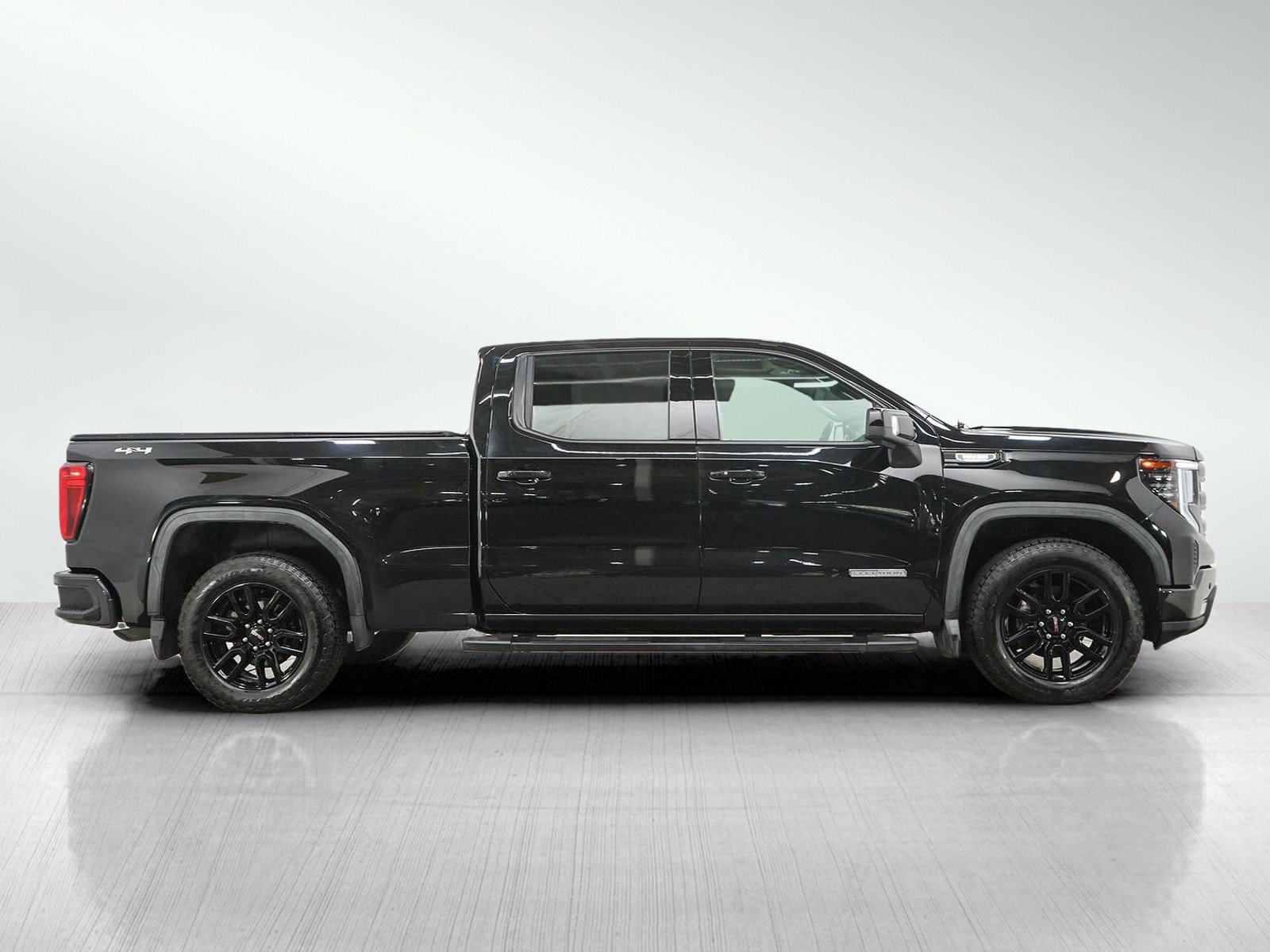 Used 2024 GMC Sierra 1500 Elevation w/ Elevation Premium Package AWD/4WD image 6