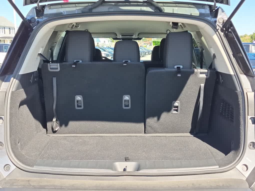 Used 2025 Nissan Pathfinder S AWD/4WD image 21