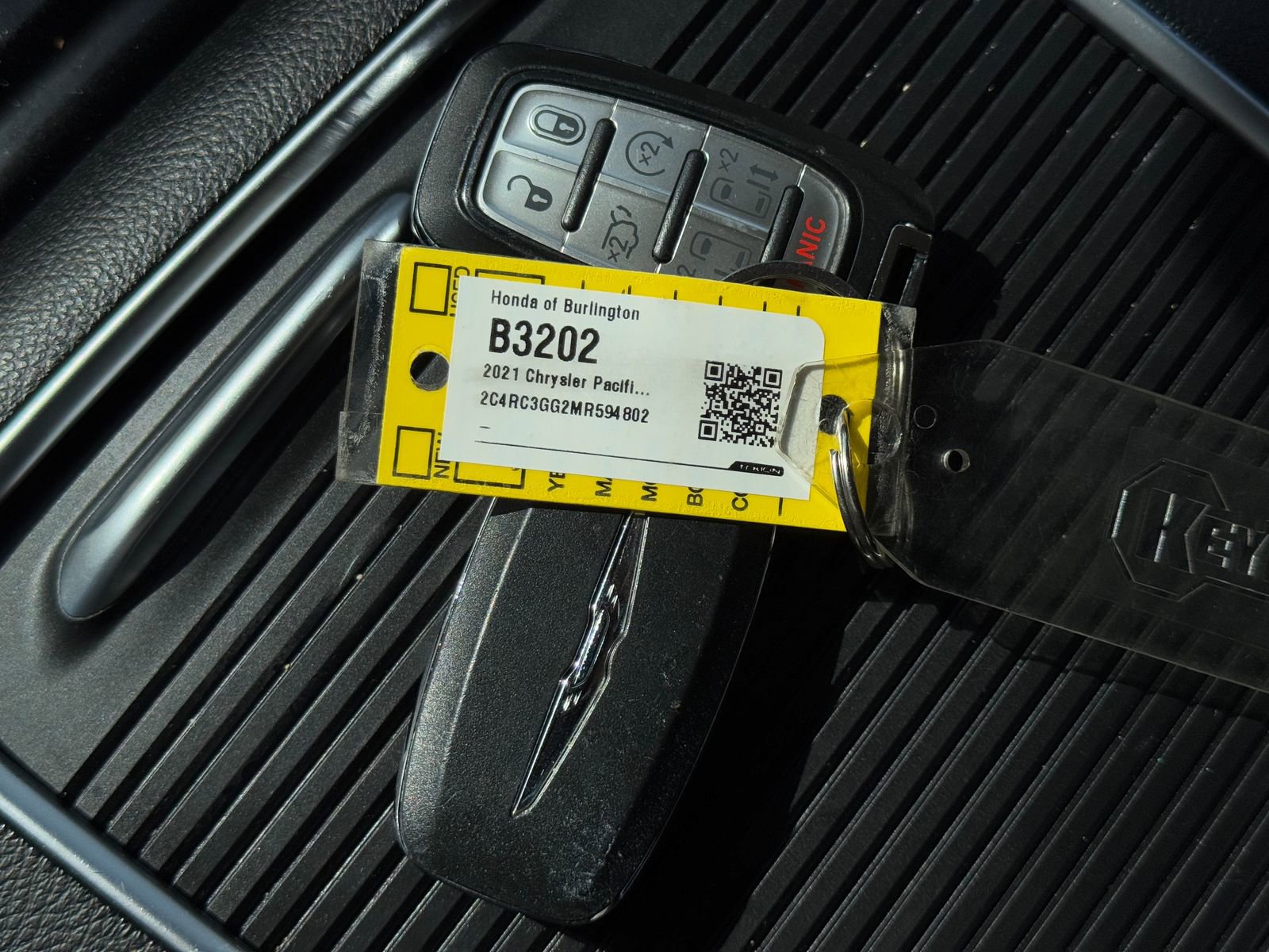 Used 2021 Chrysler Pacifica Limited w/ Premium & Safety Sphere Group AWD/4WD image 12